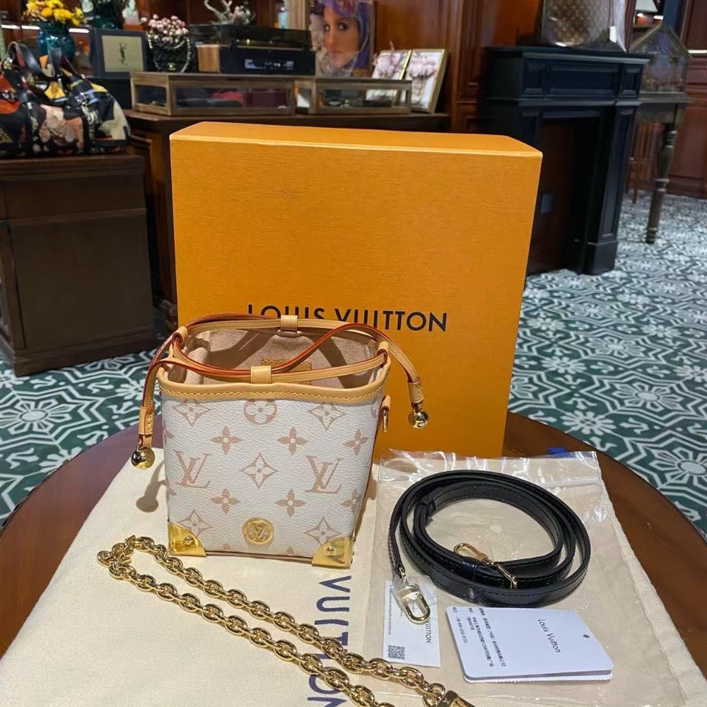 N16 Never Used Louis Vuitton Limited Version Neo Purse Charms Monogram Bag